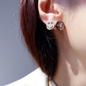 Avec New York SMILE HEART EYED STUD COIN EARRING